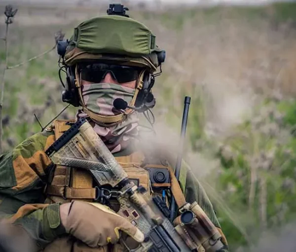 lage-uniform-holding-an-assult-rifle